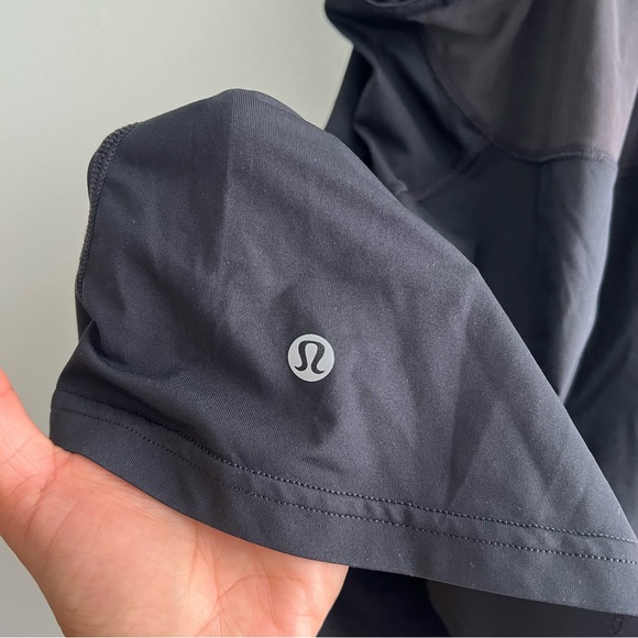 Lululemon Mesh Workout Tank Size 6 - Picture 5 of 6